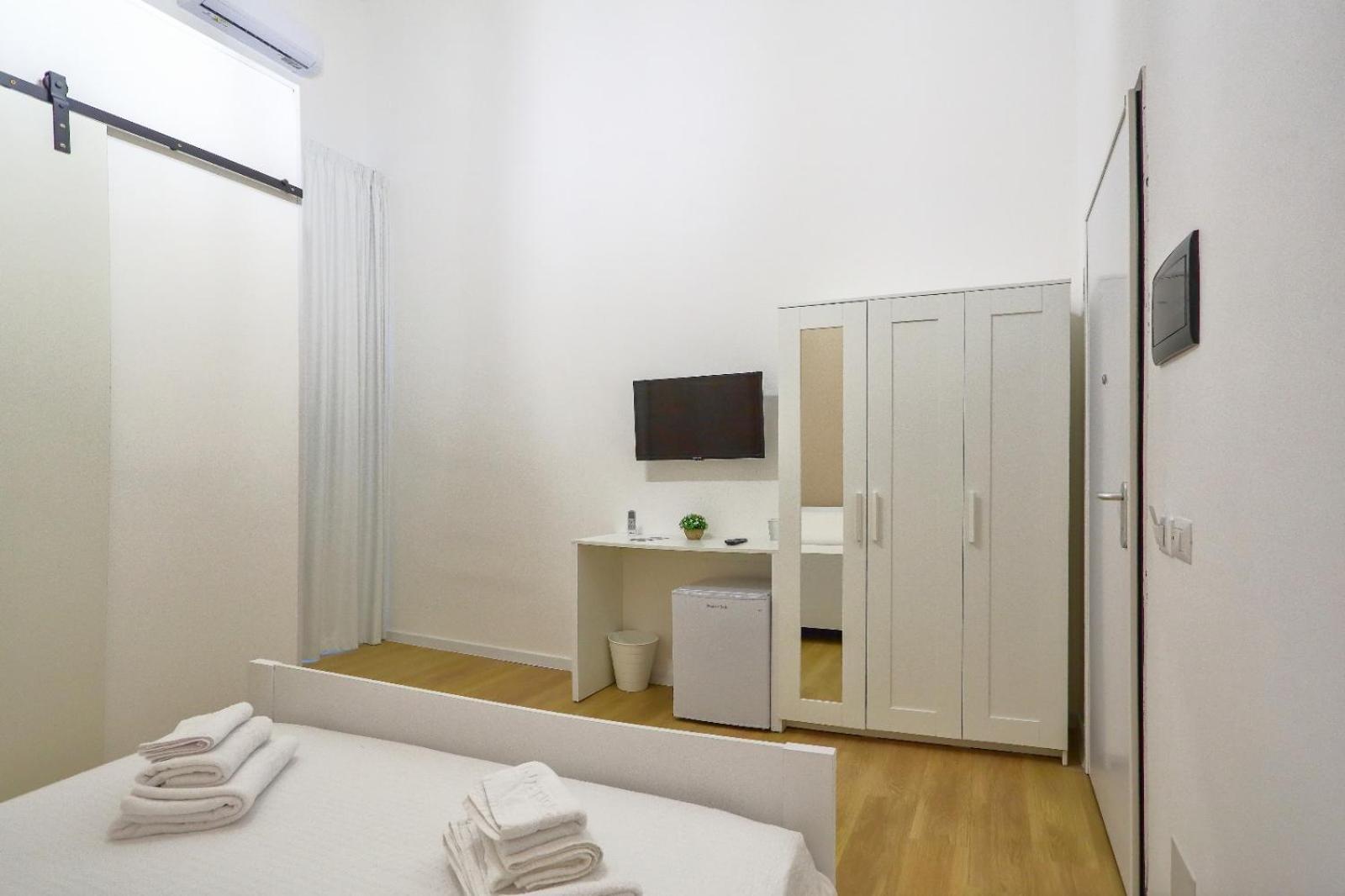 Elegante Matrimoniale Clemente House Catania Centro Hotel Exterior photo